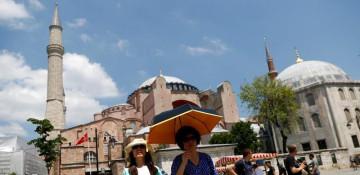 5.6 million foreigners visit in Türkiye in October 