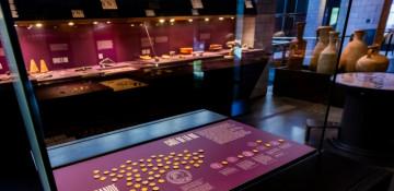 Robbers attack guard and steal gold coins from Swiss museum