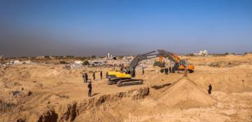 Heavy Israeli bombardment hits residential areas in Southern and Northern Gaza 