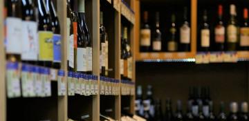 Sources say Saudi Arabia plans to open new alcohol stores despite ban