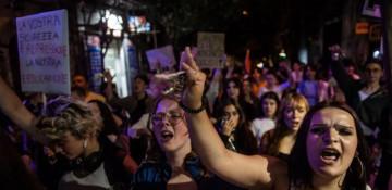 Italian parliament unanimously votes to make femicide a crime 