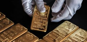 Gold dips from two-week high on profit-taking, Fed cues