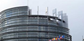 EU backs minimum age of 16 for social media access 