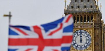 UK net migration falls to 204,000 in year to June 2025 