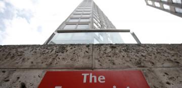 Economist stake sale draws heavy interest 