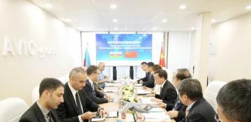 Azerbaijani defense officials attend Dubai Airshow 2025