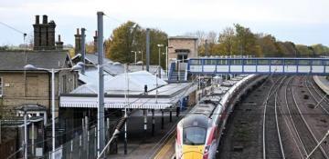 Several injured in train knife attack in England  -VIDEO 