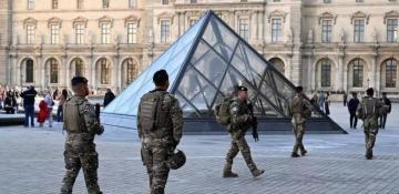 Paris prosecutor: Louvre suspects had earlier joint theft conviction
