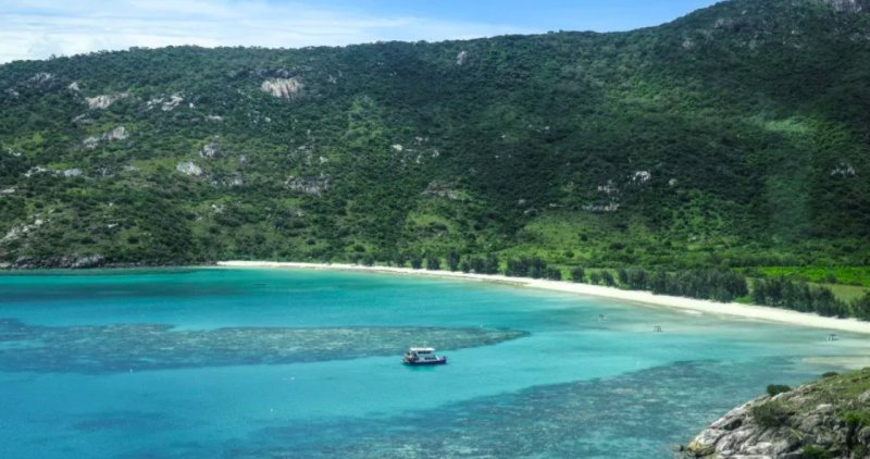 Cruise cancelled after passenger dies when left behind on Lizard Island in Australia