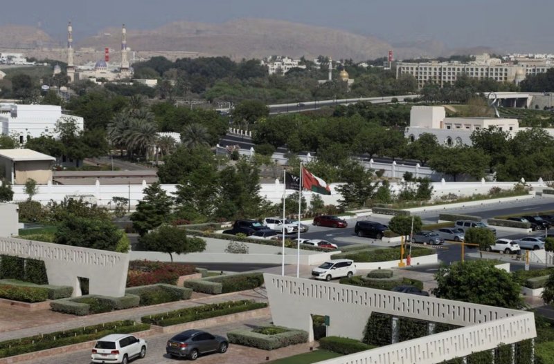 Oman calls on Iran and US to restart nuclear talks