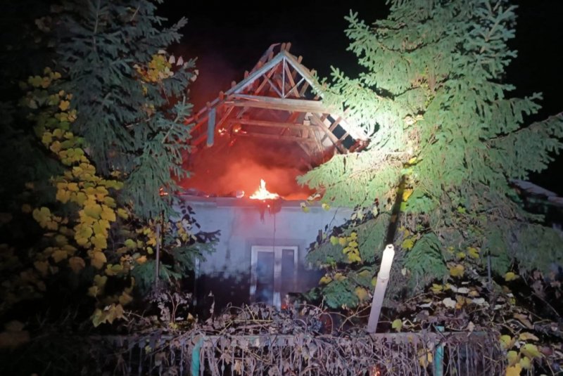 Russia launches drone and artillery strikes on Ukraine’s Dnipropetrovsk region 