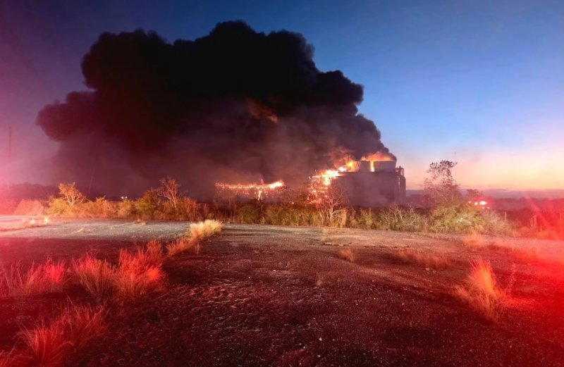 Massive fire erupts at decommissioned power plant in Texas