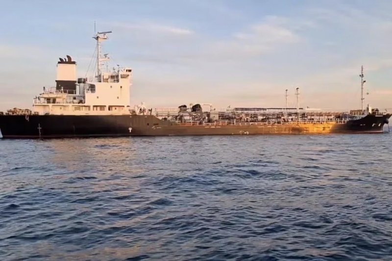 Iran's Revolutionary Guards seize oil tanker in Persian Gulf