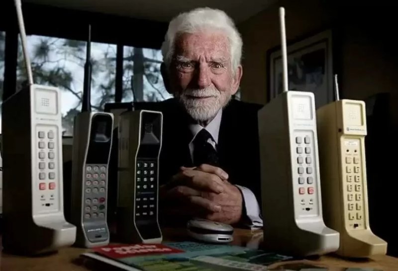 How mobile phones invented and transformed communication forever