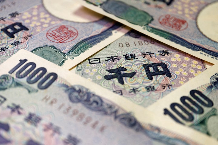 Yen gains on BOJ rate hike speculation; Dollar faces December uncertainty 