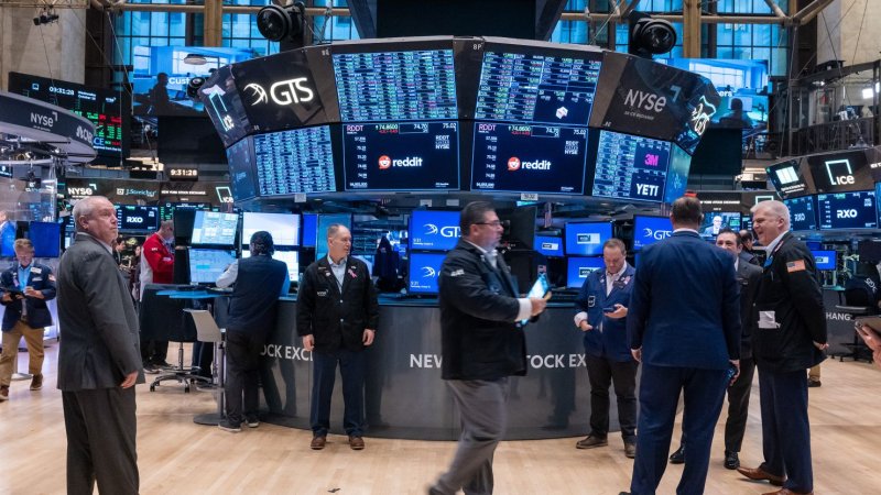 Dow, S&P, Nasdaq futures fall amid profit-taking