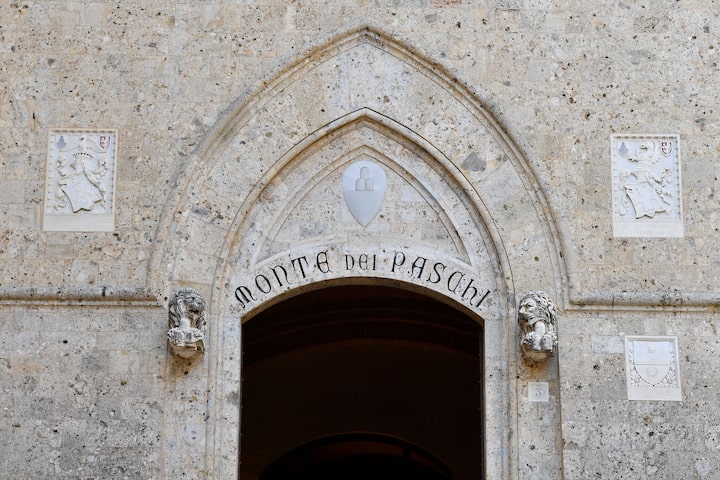 MPS shares drop again amid Mediobanca probe 