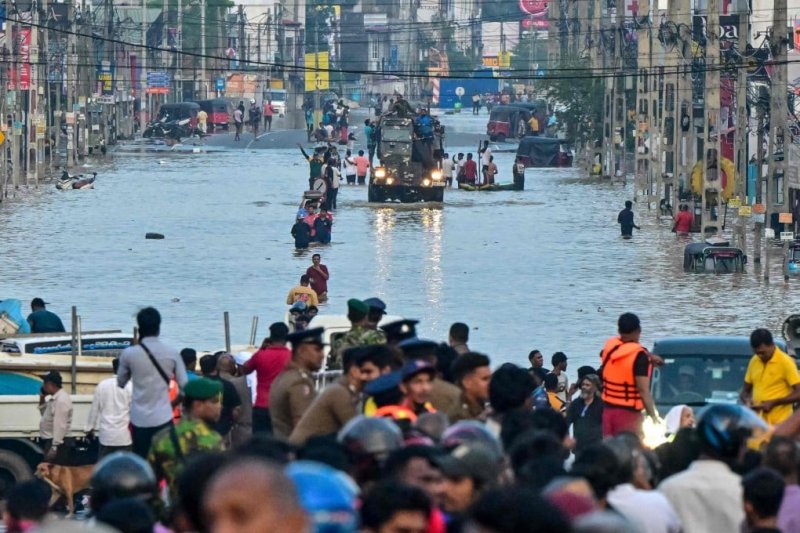 Aid rushes to Asia flood survivors as death toll nears 1,200
