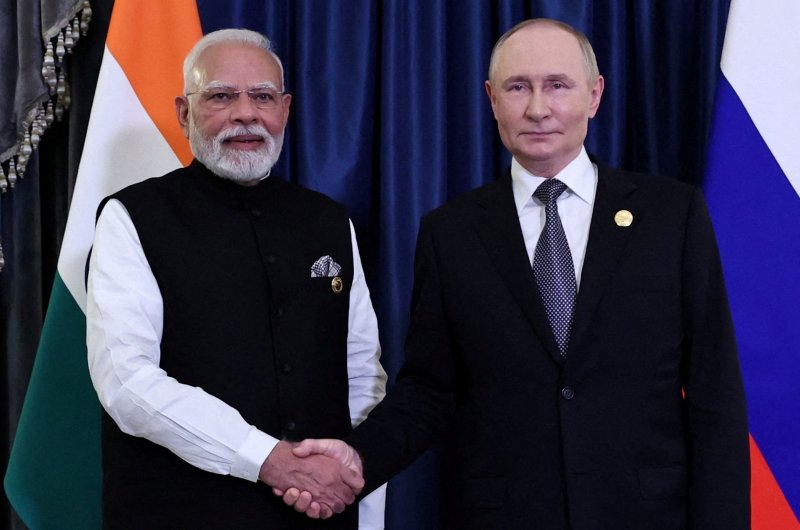 Putin aims to boost energy, defense exports on India visit