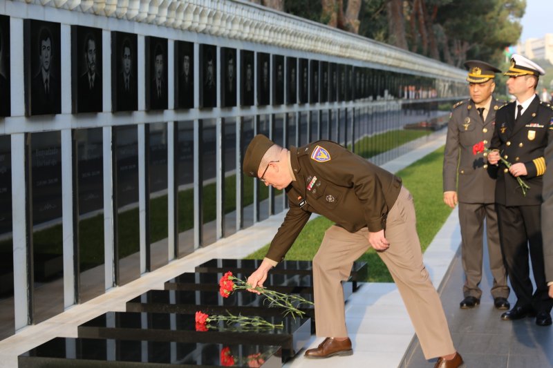 News about - US Brigadier General pays tribute to Azerbaijani martyrs 