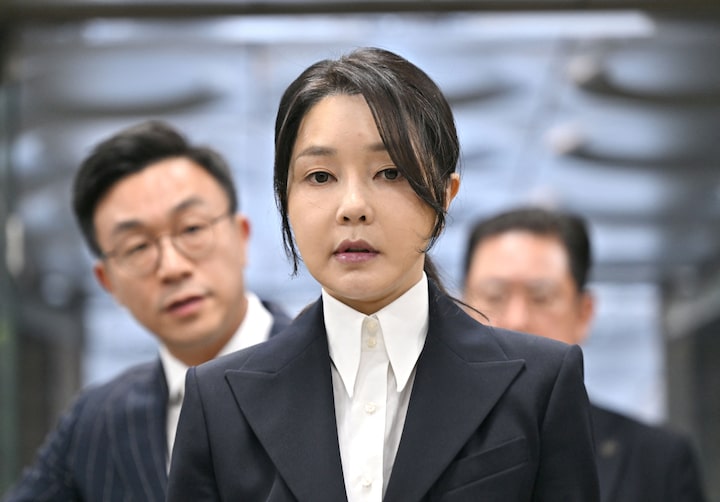 Prosecutors seek 15 years for ex–First Lady Kim 