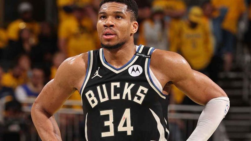 Bucks star Giannis suffers calf strain, set for MRI 