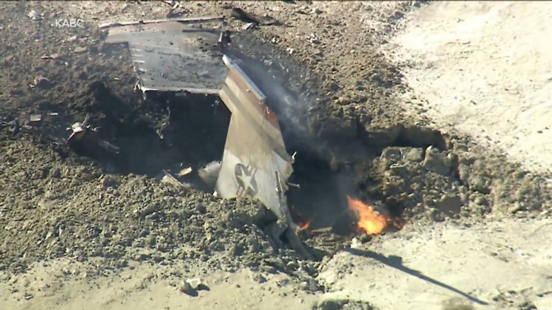 US Air Force jet crashes in California, pilot ejects safely -  VIDEO 