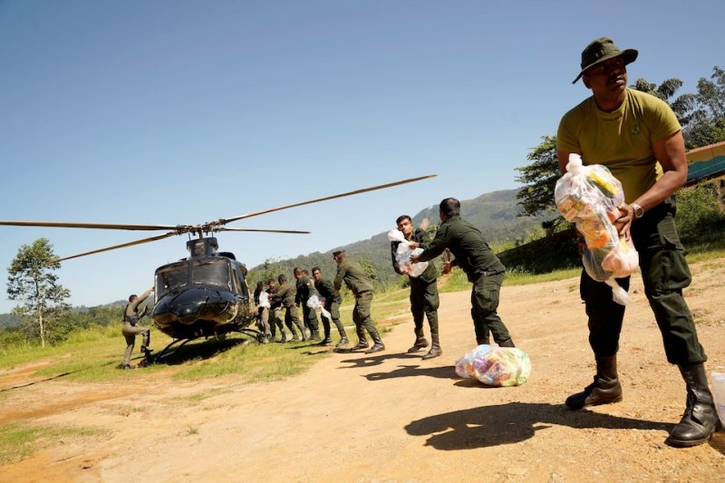 Sri Lanka cyclone survivors fear returning home 