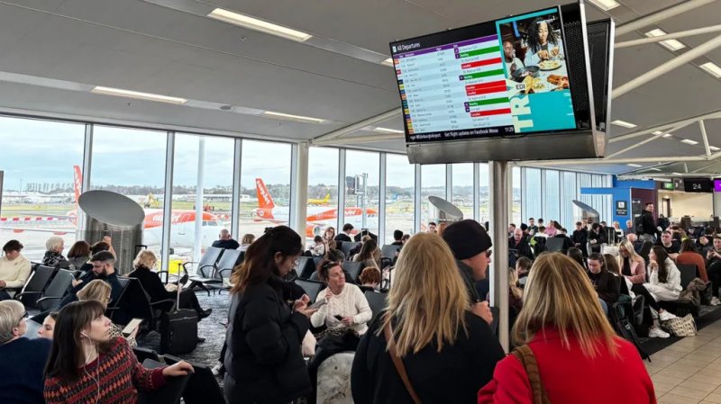 Edinburgh Airport flights resume after IT outage