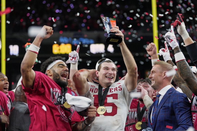  Indiana shocks No. 1 Ohio State, wins Big Ten 13-10 title