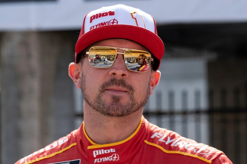 Former NASCAR star Michael Annett dies at 39, team says