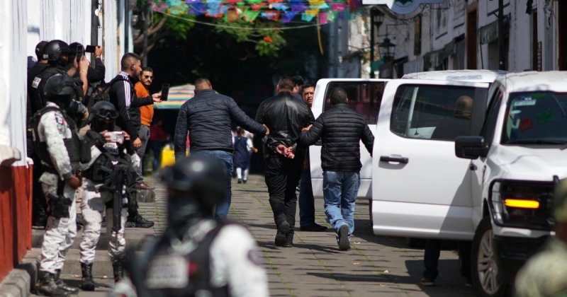 Car bomb near Michoacan police HQ kills five 