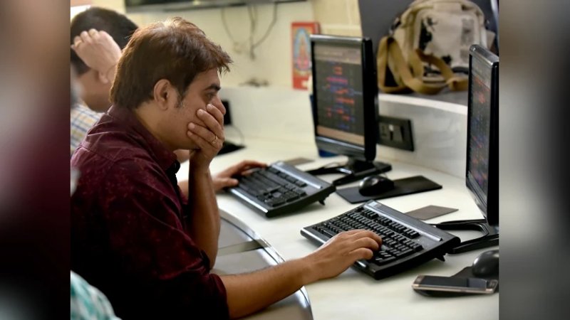 Sensex drops 800 pts, Nifty falls below 26k 