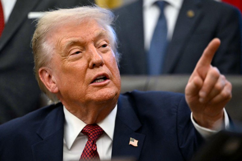 Trump announces $12bn farm aid package