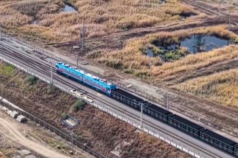 China tests wireless ‘super convoy’ freight trains 