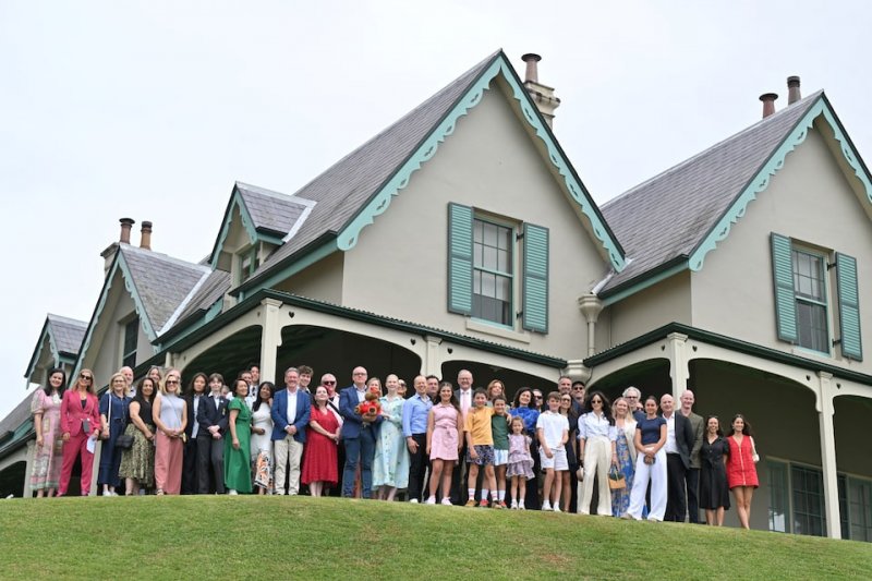 Australia bans social media for under-16s