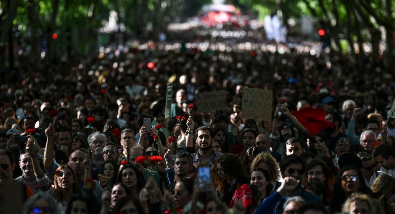  Workers unite in Portugal’s largest strike as wage tensions boil over 