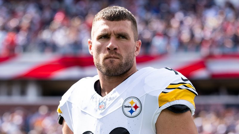 Steelers' T.J. Watt hospitalized for lung evaluation 
