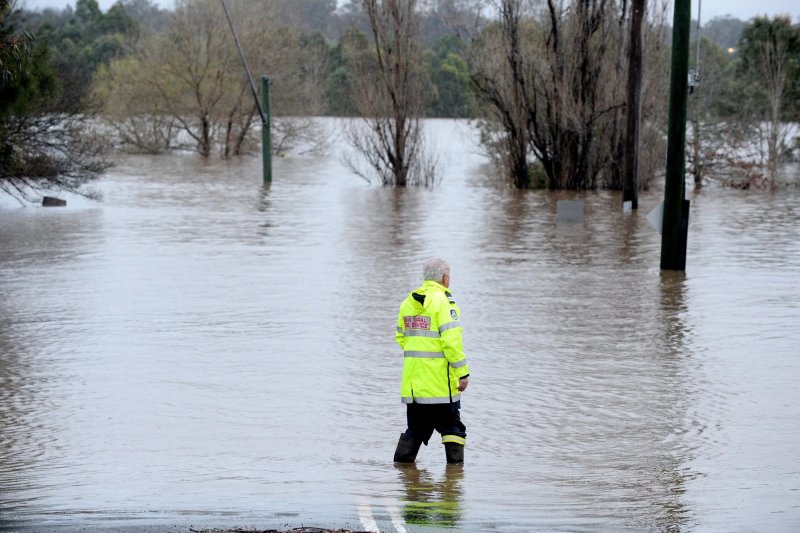 Heavy rain prompts safety warning in Sydney