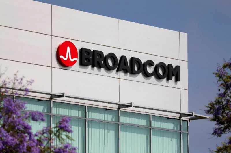Broadcom shares fall despite strong AI revenue outlook