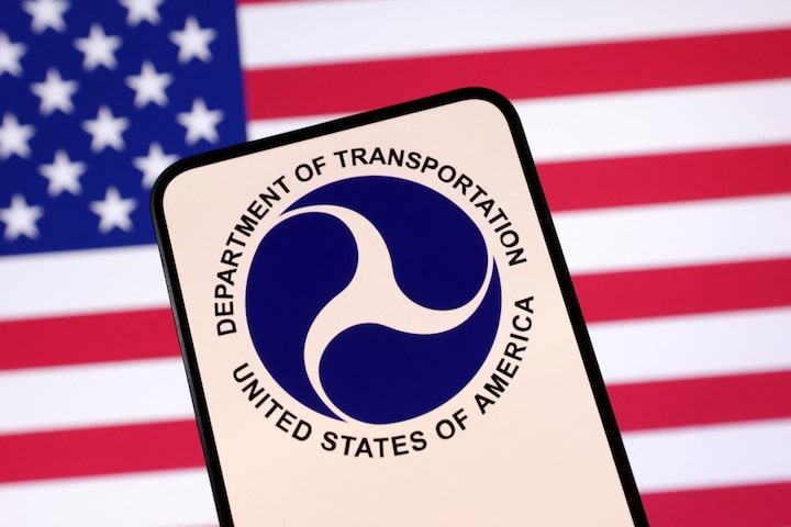 US threatens New York highway funds over driver licences 