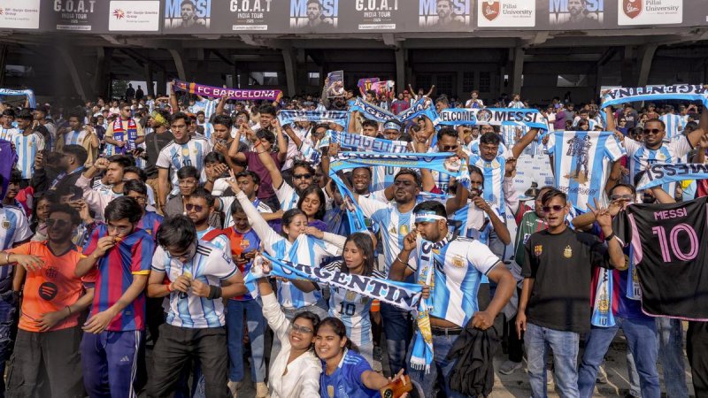 Mamata apologizes for chaos at Messi event in Kolkata 