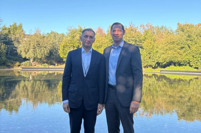 Azerbaijan, Apple discuss regional digital hub projects