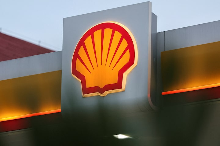 UK probes EY audit of Shell over rule breach 