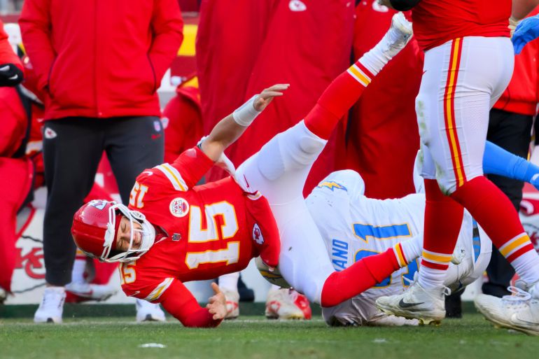 Patrick Mahomes tears ACL, out until next NFL season 