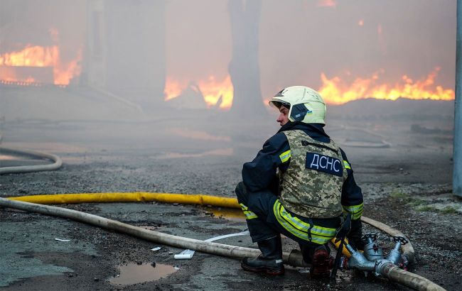 Russia strikes Dnipropetrovsk, civilians wounded