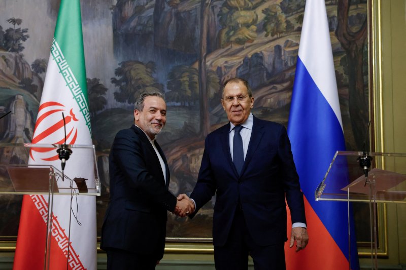 Top Russian, Iranian diplomats to discuss security issues