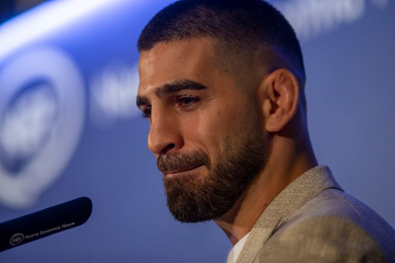 Topuria blames extortion for UFC 324 absence 