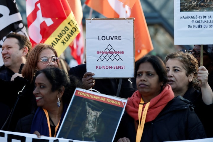Louvre Museum closed as staff consider strike extension
