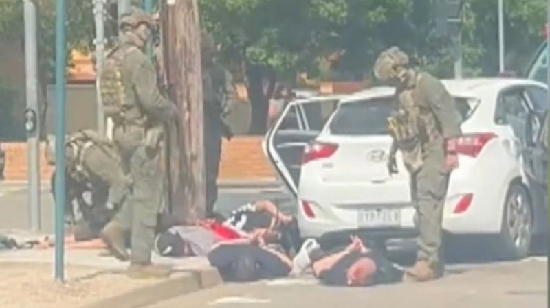 Sydney police intercept car, arrest multiple suspects -  VIDEO 